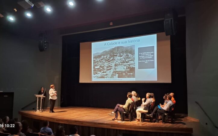 Reunião reconstrução da cidade